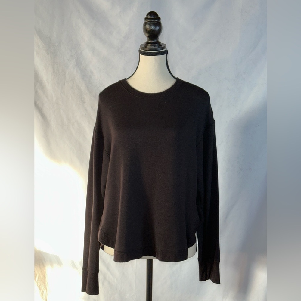 JoyLab • Casual Black Sweater with Curved Hem • Women’s Size  M